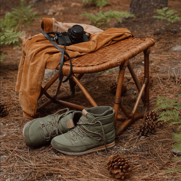 teva ember lace boot